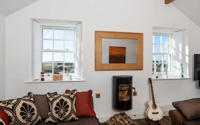 Lighthouse With Sea-views in Cumbria, No Deposit