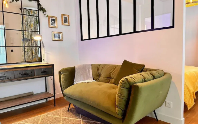 Paradis Calm Modern Studio Apt in Paris
