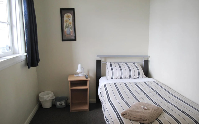 Dorset House Backpackers / Dorset Apartments
