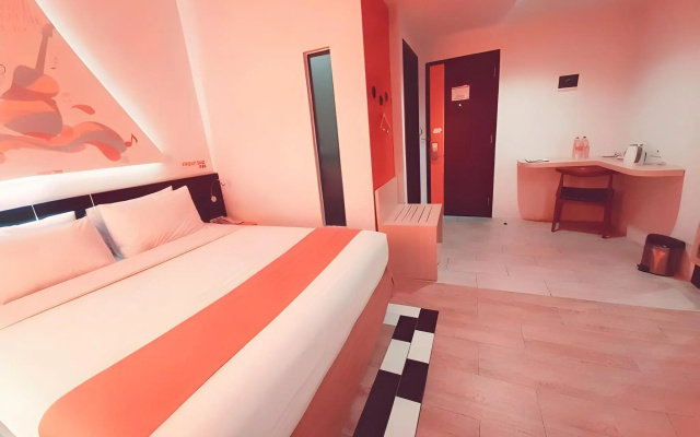 Front One Inn Semarang