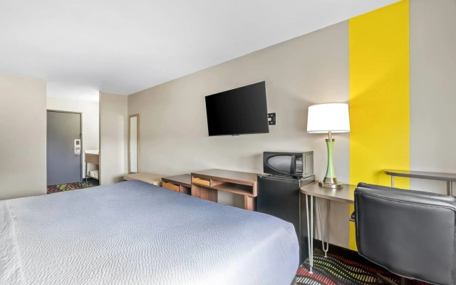 Super 8 by Wyndham Farmington