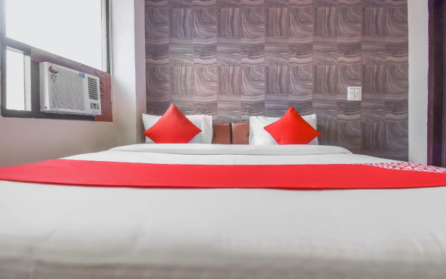 OYO 70184 Hotel Golden Bird