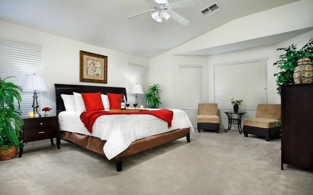 Near Great Shopping & Dining! Pool Table & Games!