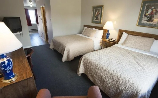 Howard Johnson Bluenose Inn & Suites