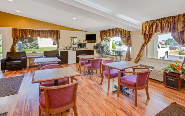 Rodeway Inn & Suites Saginaw I-675