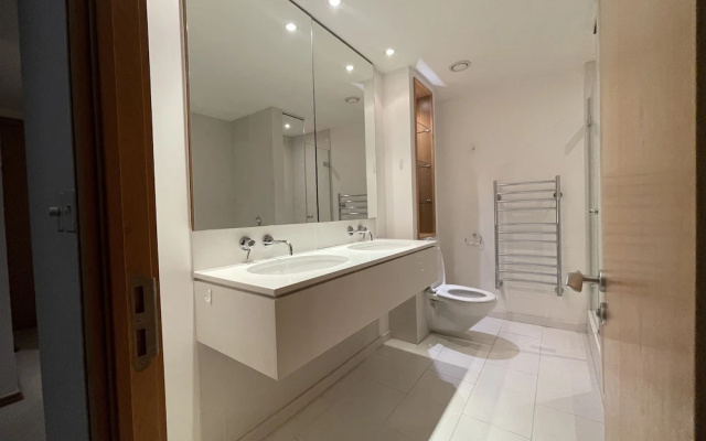 Stunning View 2 Bed Apartment - Canary Wharf City