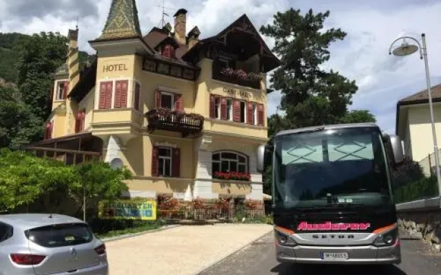 Vintage Castle "Schlosshof " Biker Hotel & B&B