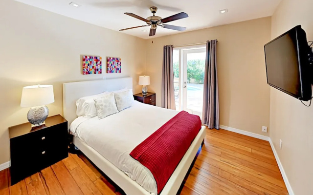 E Mariposa Home 4 Bedrooms 2 Bathrooms Home