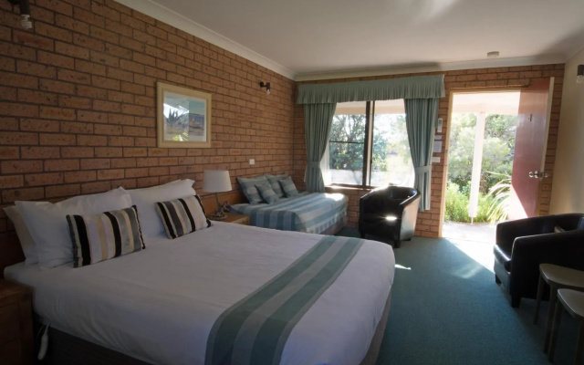 Anchor Bay Motel