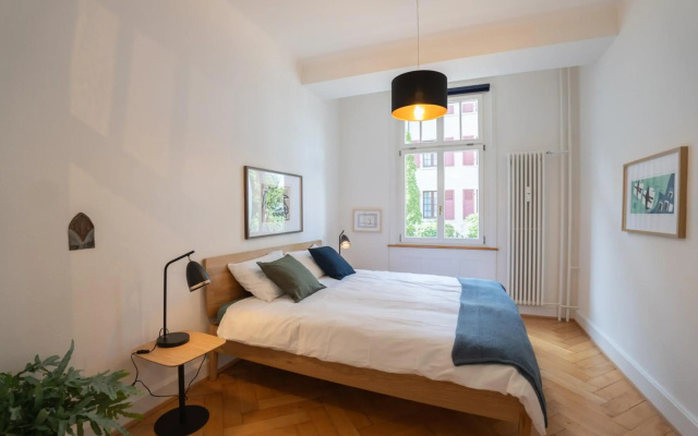 Charmante Altbauwohnung am Rhein