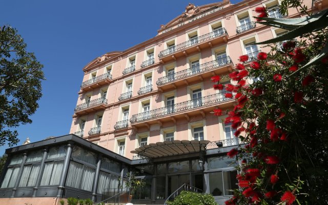 Отель Grand Hôtel des Ambassadeurs Франция, Ментон - отзывы, цены и фото номеров - забронировать отель Grand Hôtel des Ambassadeurs онлайн вид на фасад