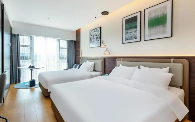 Novotel Living Yunnan Dianchi Times