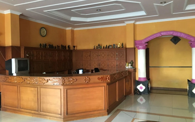Hotel Alami near Alun-Alun Klaten by ZUZU