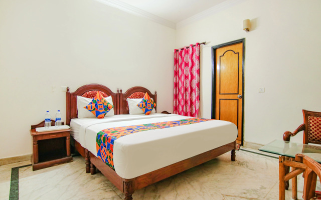 Fabhotel Singh Suite