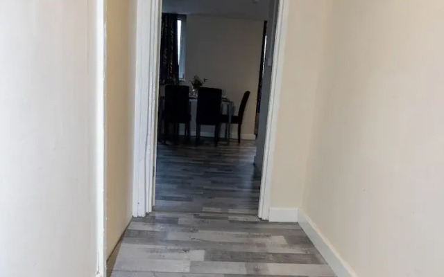 1 Bed-4guests-sofabed-wifi-closetocity-parking