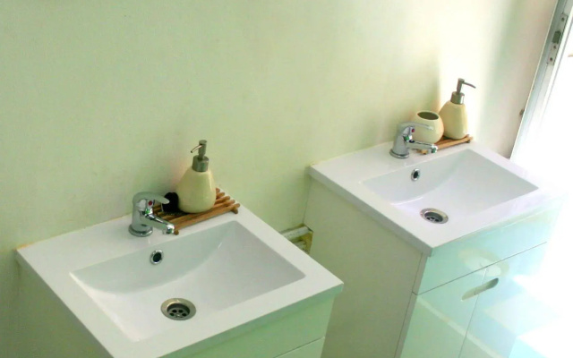 Locals Hostel & Suites
