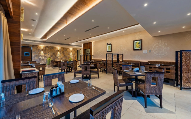 Grand Regal, Islampur