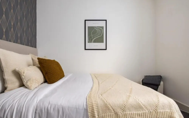 The Battersea Loft - Trendy 3bdr Flat With Patio, London