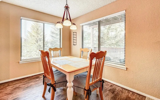 Flagstaff Condo w/ Balcony in Golf Community!