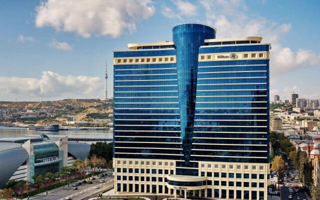 Отель Hilton Baku вид на фасад