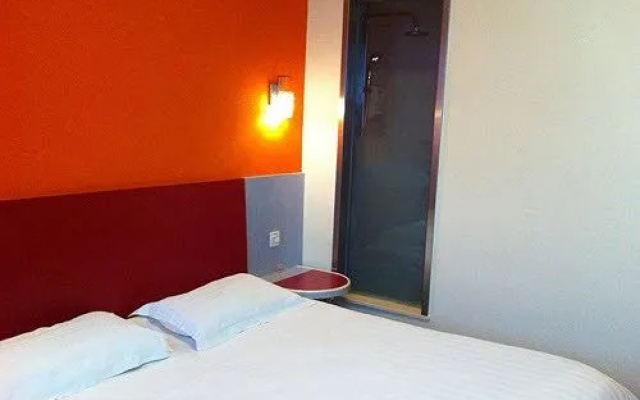 Motel 168 Shanghai Waigaoqiao FTA Huashan Road Branch