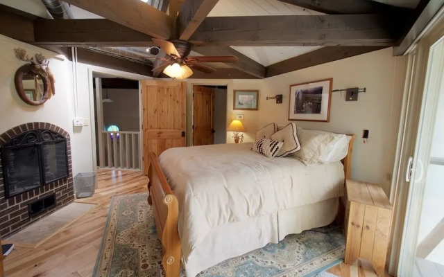 Cliffside House - 3 Bedroom Near Mt Princeton Hot Springs Home