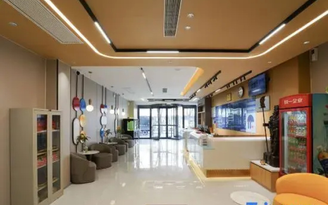 Home Inn UP Huayi Zhitui Hotel (Ankang Hongqiqiu Plaza Store