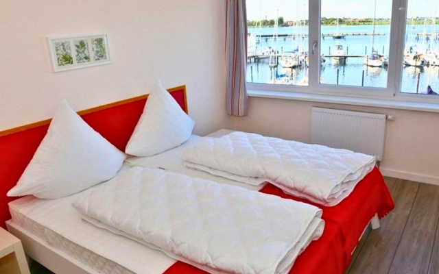 Ferienwohnung Am Yachthafen mit Balkon