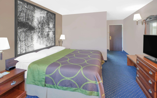 Super 8 by Wyndham Lowell/Bentonville/Rogers Area