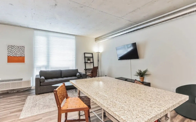 Sleek DT Cleveland Apt at City Club