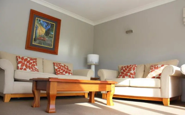 6 Mt Isobel Place