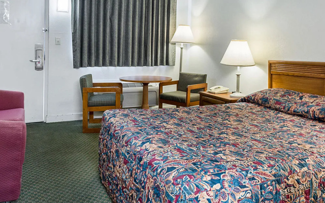 Econo Lodge South