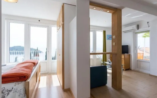 Charming Studio Apartment With Beautiful Panoramic sea View