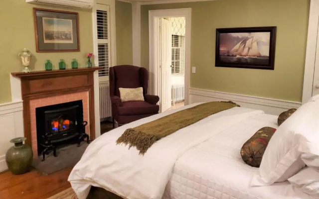 The Old Manse Inn