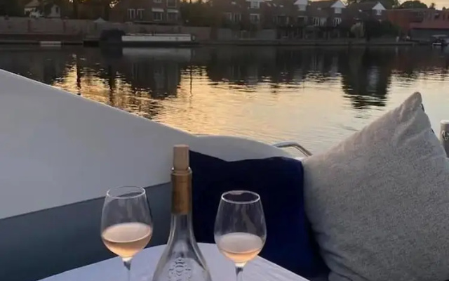 Romantic 3beds Yacht Escape on Thames
