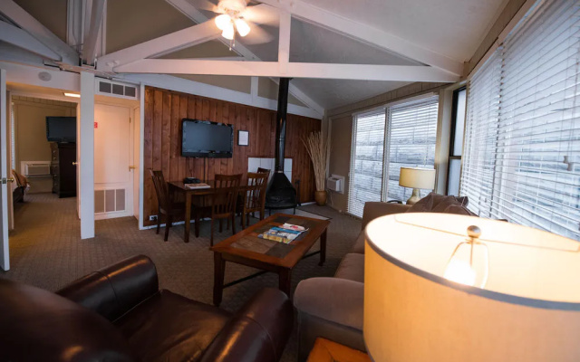 Sweetwater Lift Lodge