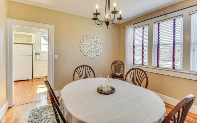 Charming Smithfield House: Walk to Downtown!
