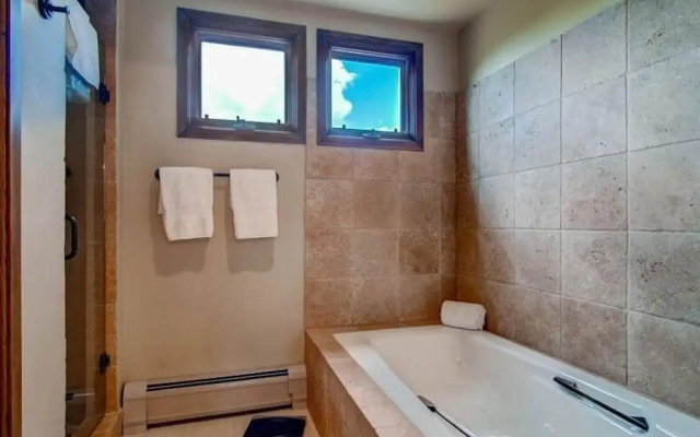 Beaver Creek Highlands Slopeside 3 Bedroom Residence