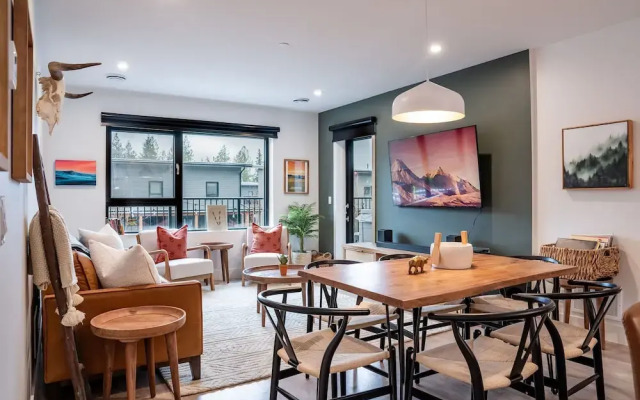 Hemlock Hangout By Revelstoke Vacations