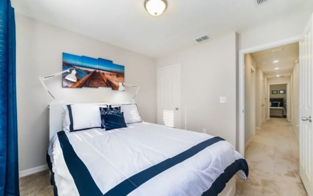 5157 Adelaide Drive 4 Bedroom Townhouse