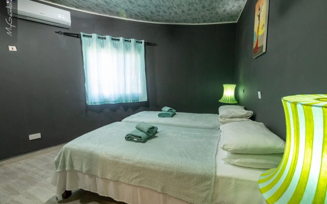 Lovely 13-bed Complex on Cape Point Beach, Bakau - Bojang River Lodge