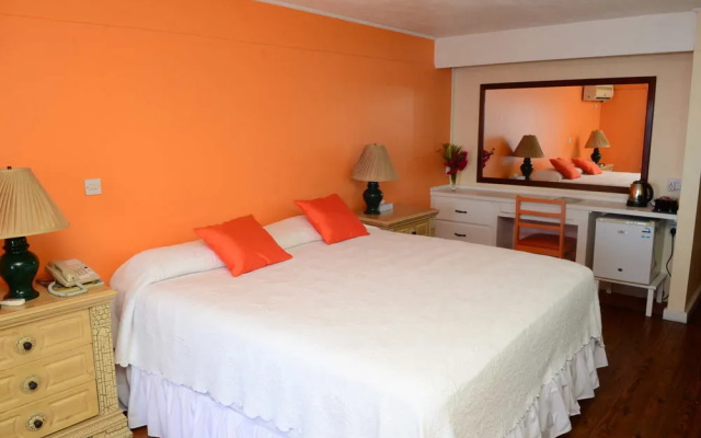 Anchorage Hotel, Whale Watch & Dive Center