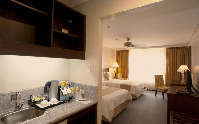 Отель John Hay Hotels Forest Wing
