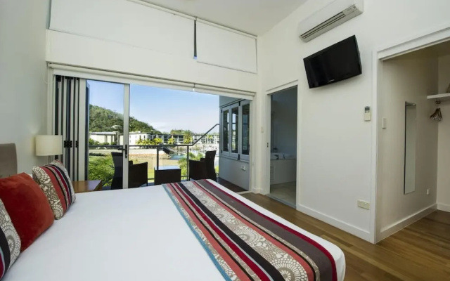 Beachside Apartment 10