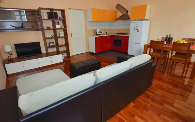 Tiramola Apartment Old Town