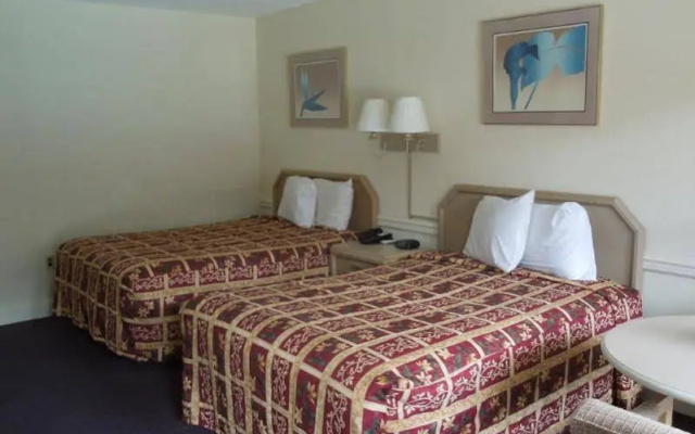 Travelodge Williamsburg Central