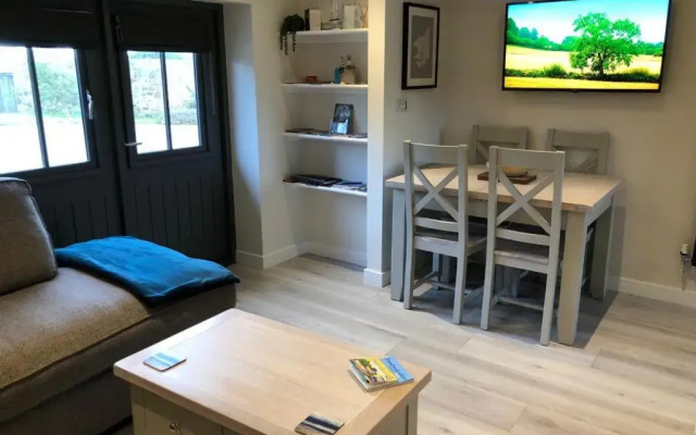 Thistledown Lodge! 5 minutes from beach!