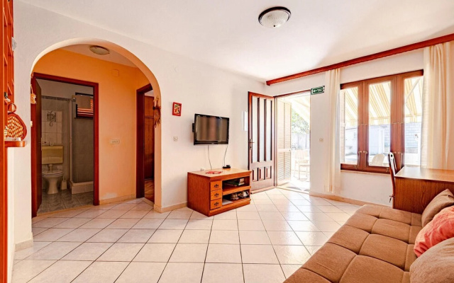 Amazing Apartment in Zrnovo With Wifi and 2 Bedrooms