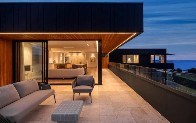 Blanc de Noir Luxe Grandeur Heated Pool and Spa