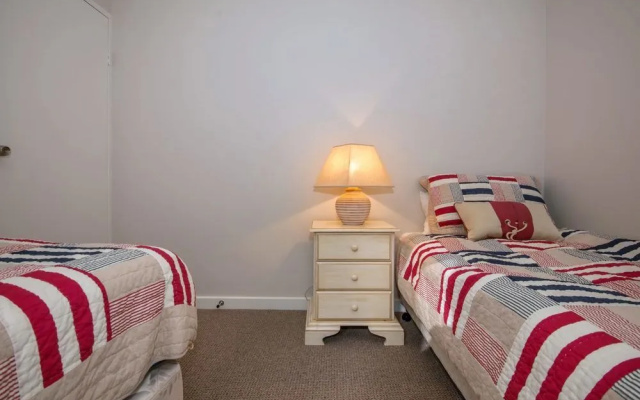 Bay Parklands, Unit 19/2 Gowrie Avenue